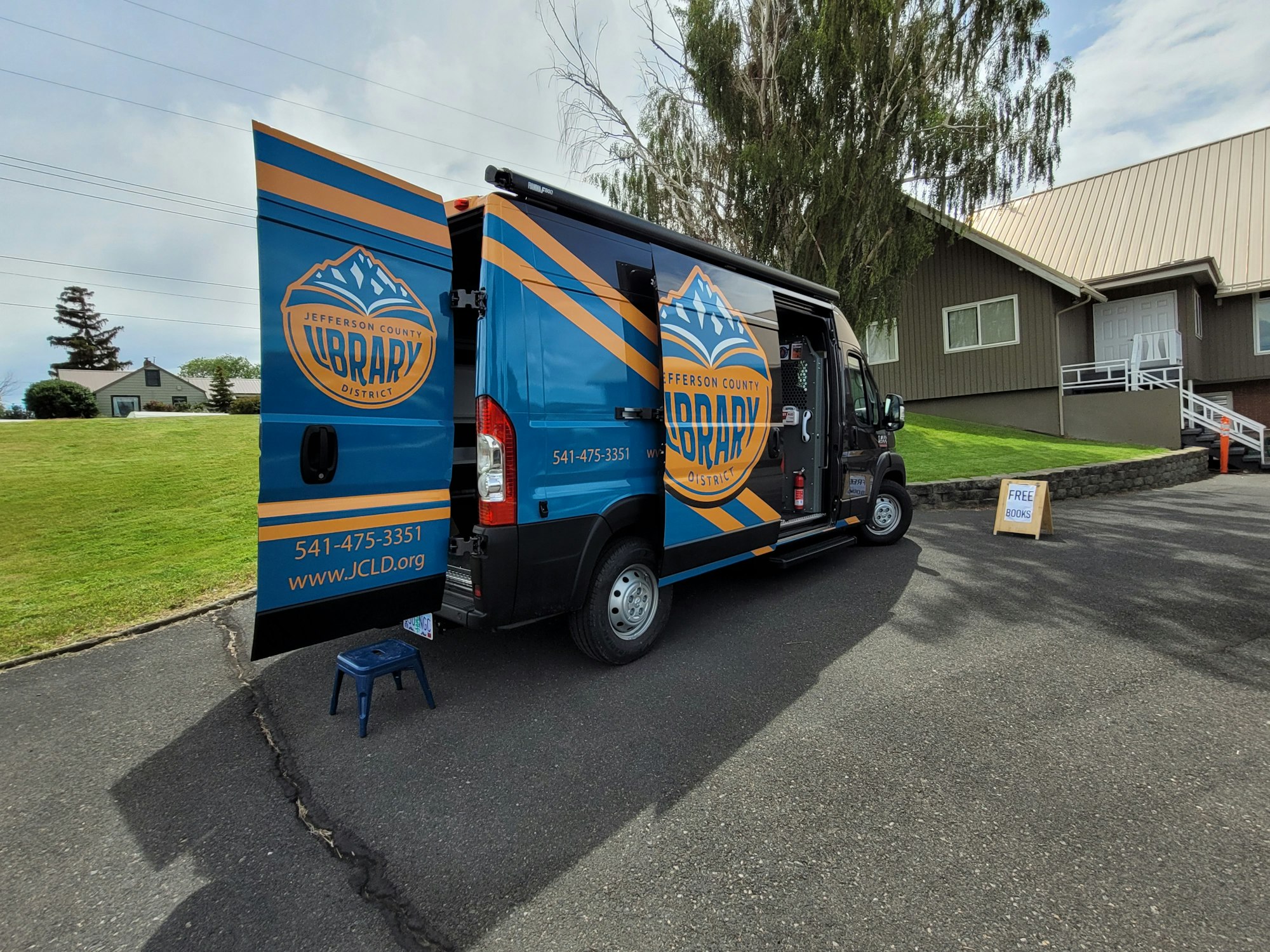 photo of library bookmobile